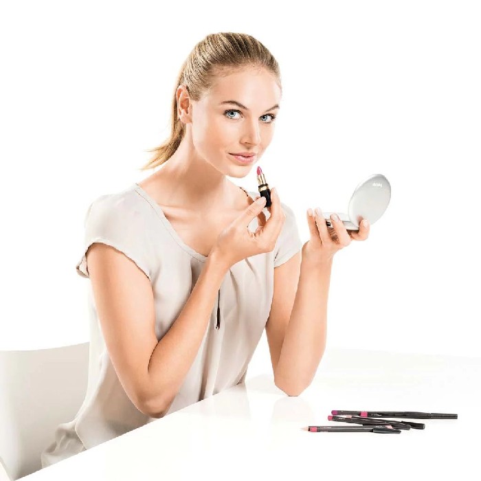 bathrooms/bathroom-mirrors/beurer-illuminated-cosmetics-mirror-with-powerbank